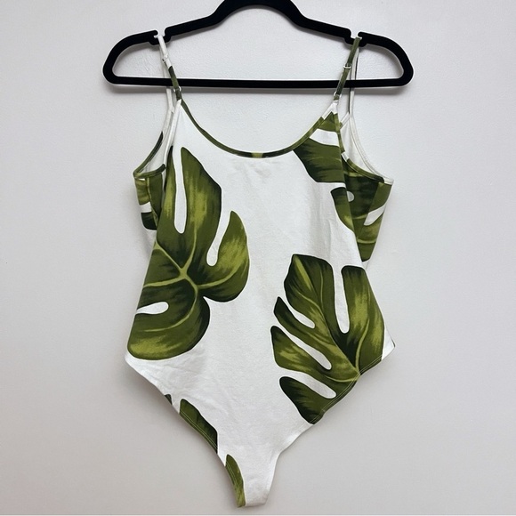 Forever 21 Plus Women’s 2X Tropical Banana Leaf Print Spaghetti Strap Bodysuit - Picture 7 of 7